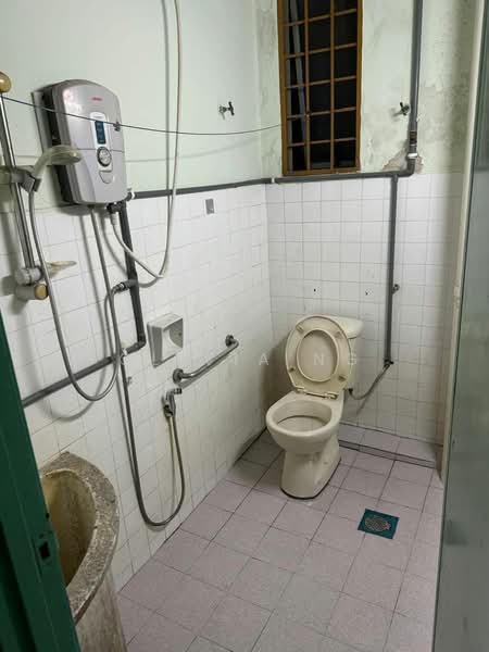 Pangsapuri untuk Disewa di Bustan Shamelin - Olivia Ng - Bathroom - PropertyGuru.com.my