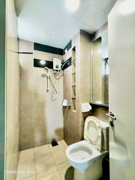 Kediaman Servis untuk Disewa di Cybersquare - Luwis Ling - Bathroom - PropertyGuru.com.my