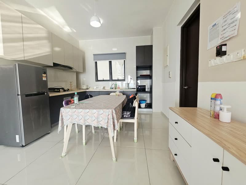 Condominium for Sale at Royal Strand @ Country Garden Danga Bay - M.L. Mok - Kitchen - PropertyGuru.com.my