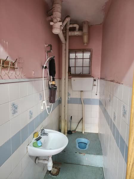 Kondominium untuk Dijual di Genting Court Condominium - William Yeoh - Bathroom - PropertyGuru.com.my