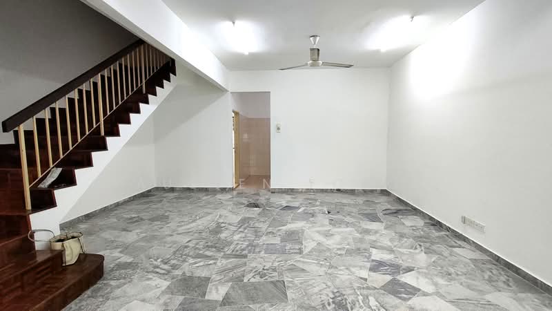 Rumah Teres 2-Tingkat untuk Dijual di Taman Kelana Idaman (Ara Damansara) - Austen Fong - Living Room - PropertyGuru.com.my