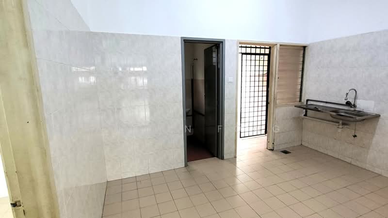 Rumah Teres 2-Tingkat untuk Dijual di Taman Kelana Idaman (Ara Damansara) - Austen Fong - Kitchen - PropertyGuru.com.my