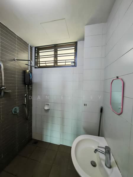 Service Residence for Rent at Palazio - Daniel Tey - Bathroom - PropertyGuru.com.my