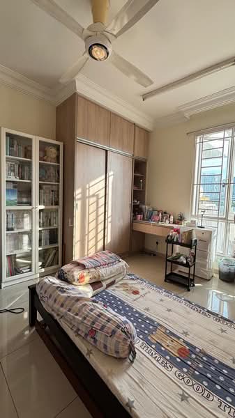 Kondominium untuk Dijual di Platinum Lake PV 16 - William Yeoh - Bedroom - PropertyGuru.com.my