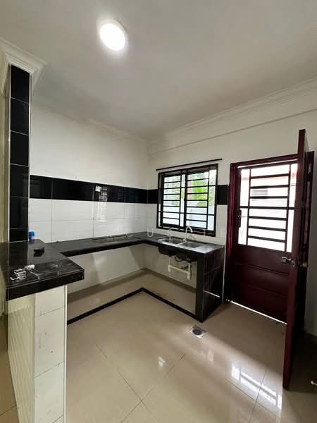 2-storey Terraced House for Sale in Taman Scientex Pasir Gudang (Pasir Gudang) - Marcus Tey - Kitchen - PropertyGuru.com.my