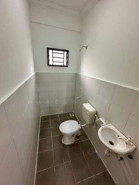 2-storey Terraced House for Sale in Taman Scientex Pasir Gudang (Pasir Gudang) - Marcus Tey - Bathroom - PropertyGuru.com.my