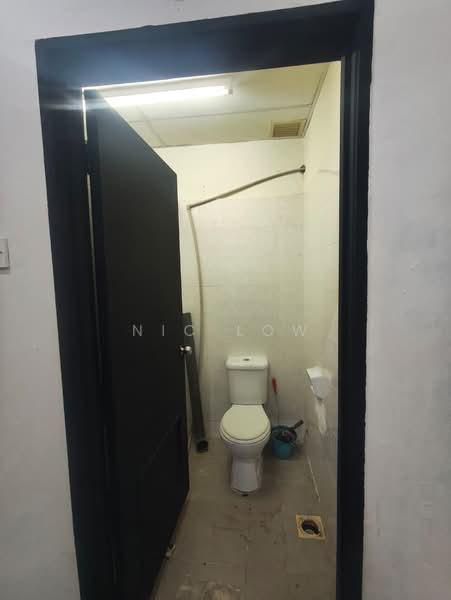 Shop / Office for Rent in Selayang Baru (Selayang) - Nic Low - Bathroom - PropertyGuru.com.my
