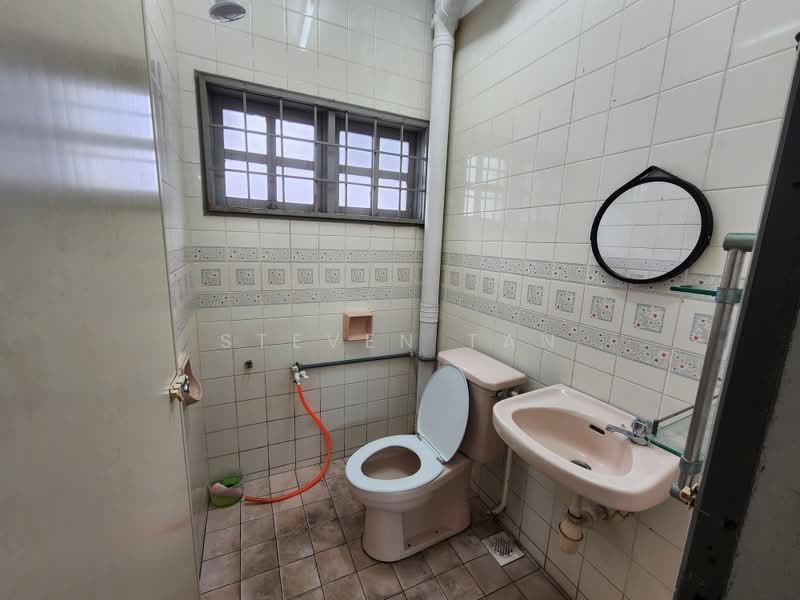 Pangsapuri untuk Disewa di Sri Tanjung - Steven Tan - Second Bathroom - PropertyGuru.com.my