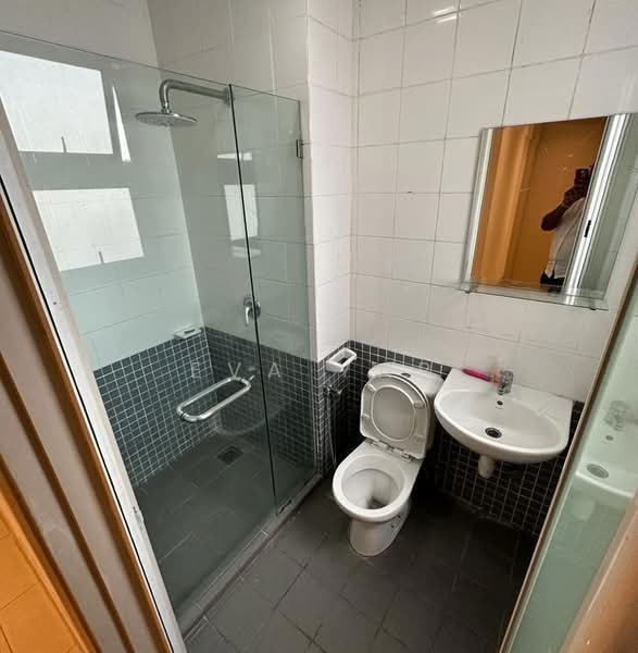 Kondominium untuk Disewa di Surian Condominium - Eva Yap - Bathroom - PropertyGuru.com.my