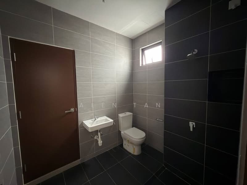 Rumah Teres 2-Tingkat untuk Disewa di Taman Dato Onn (Johor Bahru) - Alen Tan - Bathroom - PropertyGuru.com.my