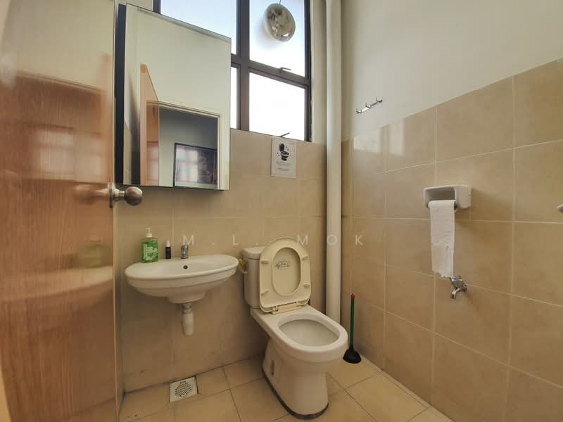 Shop / Office untuk Disewa di Johor Bahru (Johor) - M.L. Mok - Bathroom - PropertyGuru.com.my