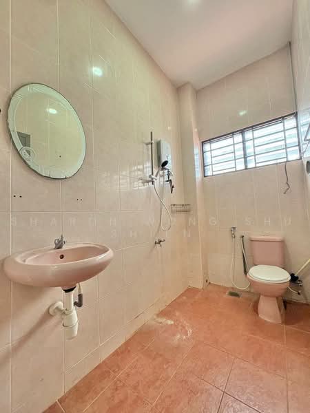 Rumah Teres 2-Tingkat untuk Disewa di Taman Johor Jaya (Johor Bahru) - Sharon Wong Shu Shien - Bathroom - PropertyGuru.com.my