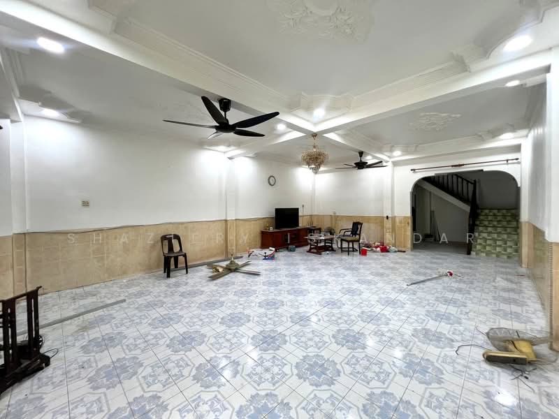 Rumah Teres 2-Tingkat untuk Dijual di Lembah Keramat (Ulu Kelang) - Shaziery Iskandar - Living Room - PropertyGuru.com.my