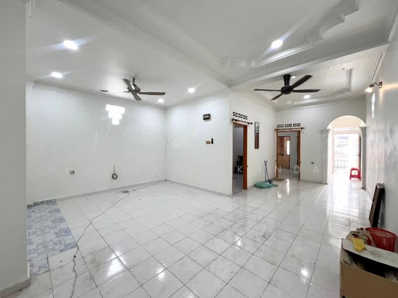 Rumah Teres 2-Tingkat untuk Dijual di Lembah Keramat (Ulu Kelang) - Shaziery Iskandar - Living Room - PropertyGuru.com.my