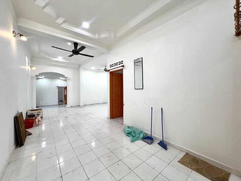 Rumah Teres 2-Tingkat untuk Dijual di Lembah Keramat (Ulu Kelang) - Shaziery Iskandar - Living Room - PropertyGuru.com.my
