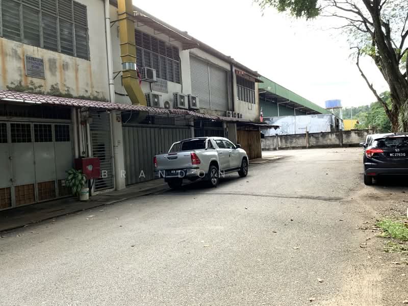 Kilang untuk Disewa di Taman Perindustrian Bukit Serdang (Seri Kembangan) - Brandon Yee - Exterior - PropertyGuru.com.my