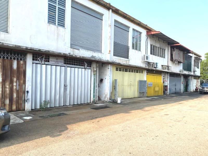 Factory for Rent in Taman Perindustrian Bukit Serdang (Seri Kembangan) - Brandon Yee - Exterior - PropertyGuru.com.my