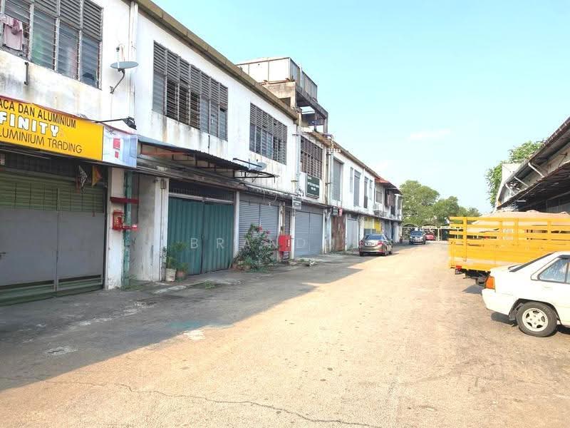Factory for Rent in Taman Perindustrian Bukit Serdang (Seri Kembangan) - Brandon Yee - Exterior - PropertyGuru.com.my
