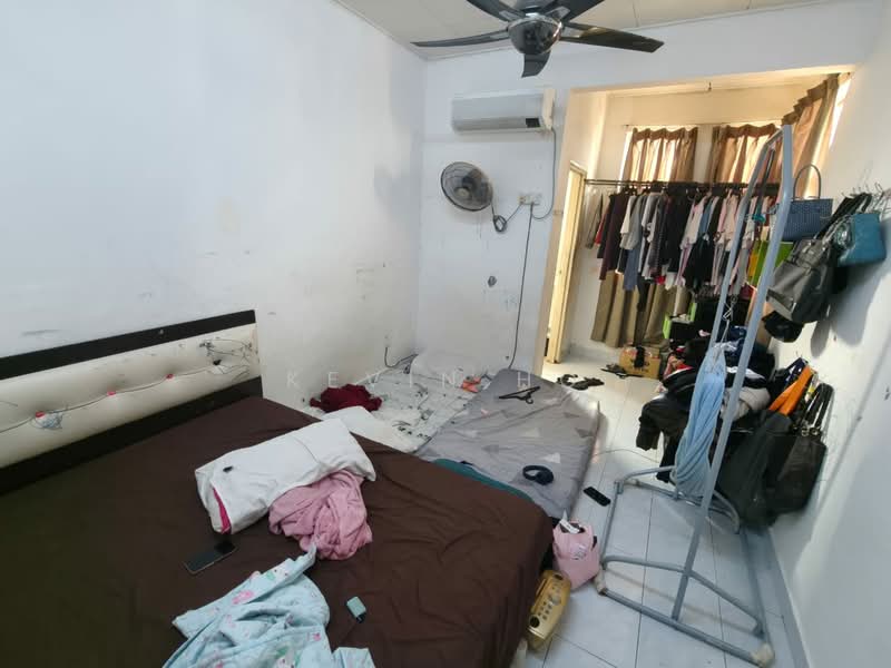 Apartment for Sale at Vista Seri Alam - Kevin Ho - Bedroom - PropertyGuru.com.my