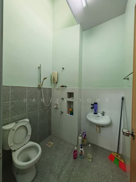 2-storey Terraced House for Sale in Setia Eco Gardens (Gelang Patah) - Daniel Yong - Bathroom - PropertyGuru.com.my