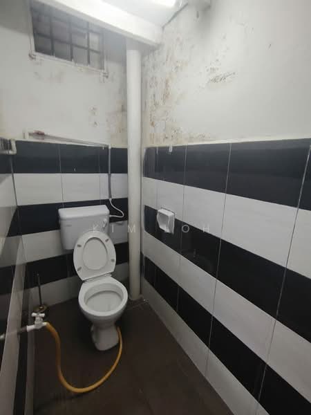 Shop / Office for Rent in Johor Bahru (Johor) - Kim Loh - Bathroom - PropertyGuru.com.my