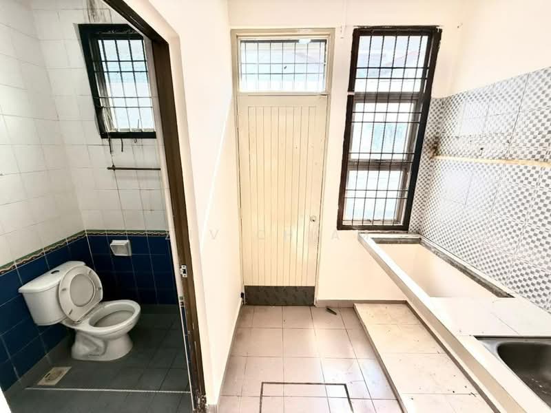 Rumah Teres 1-Tingkat untuk Disewa di Johor Bahru (Johor) - Ziv Chiam - Bathroom - PropertyGuru.com.my