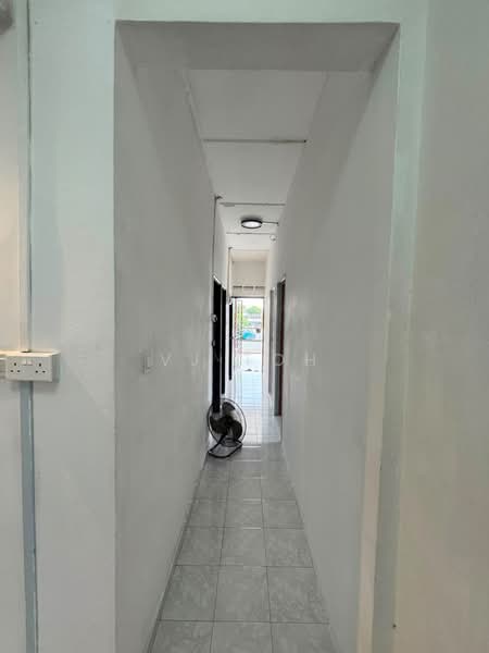 Rumah Teres 1-Tingkat untuk Disewa di Taman Johor Jaya (Johor Bahru) - VJ Toh - Corridor - PropertyGuru.com.my