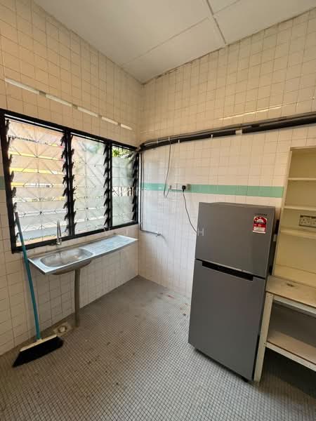 Rumah Teres 1-Tingkat untuk Disewa di Taman Johor Jaya (Johor Bahru) - VJ Toh - Kitchen - PropertyGuru.com.my