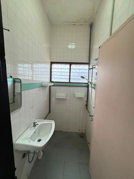 Rumah Teres 1-Tingkat untuk Disewa di Taman Johor Jaya (Johor Bahru) - VJ Toh - Bathroom - PropertyGuru.com.my