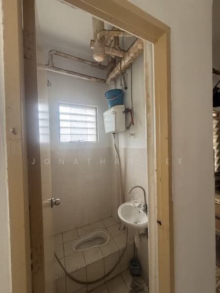 Flat for Sale at Melati - Jonathan Lee - Bathroom - PropertyGuru.com.my