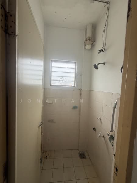 Flat for Sale at Melati - Jonathan Lee - Bathroom - PropertyGuru.com.my