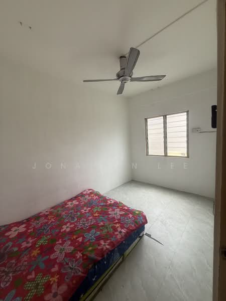 Flat for Sale at Melati - Jonathan Lee - Bedroom - PropertyGuru.com.my