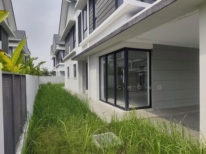 Semi-Detached House for Sale in Elmina (Shah Alam) - Michelle Chong - Side garden - PropertyGuru.com.my