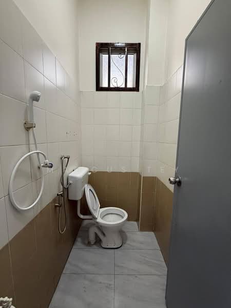 1-storey Terraced House for Sale in Taman Saleng Gaya (Kulai) - Marcus Tey - Bathroom - PropertyGuru.com.my