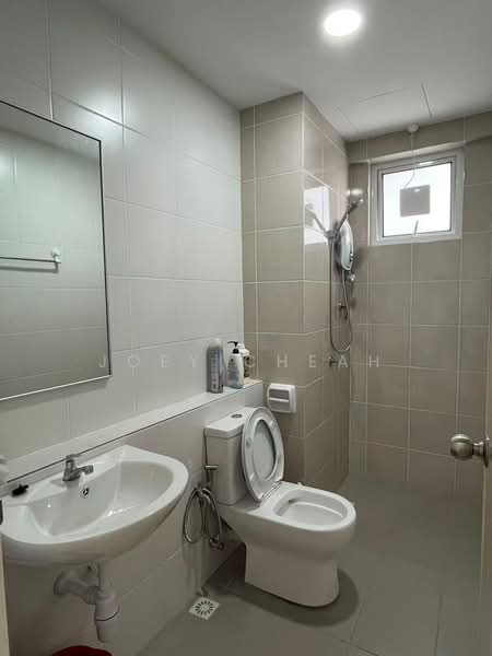 Kondominium untuk Disewa di Havana Beach Residences - Joey Cheah - Bathroom - PropertyGuru.com.my