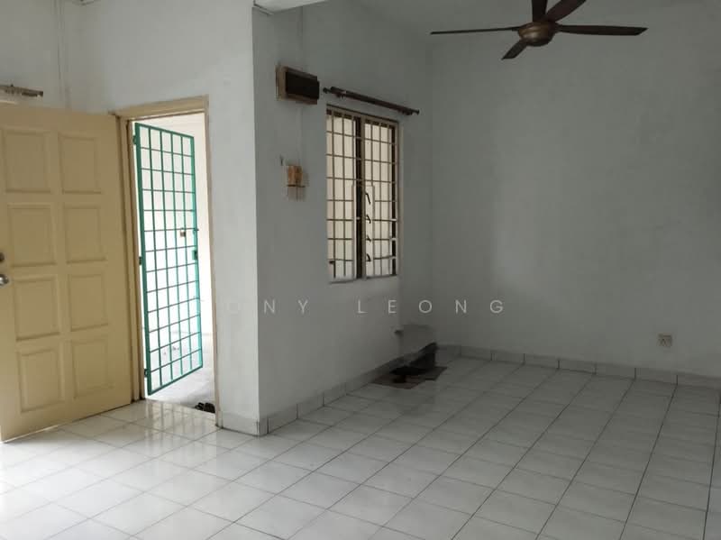 Rumah Teres 2-Tingkat untuk Disewa di Taman Putra Prima (Puchong) - Tony Leong - Living Room - PropertyGuru.com.my