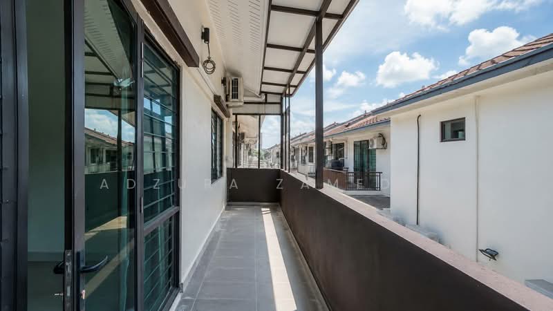 Rumah Teres 2.5-Tingkat untuk Dijual di Seksyen 16 (Shah Alam) - Adzura Zamedin - Balcony - PropertyGuru.com.my
