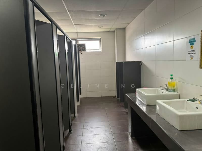 Kilang untuk Dijual di Kawasan Perindustrian Pasir Gudang (Pasir Gudang) - Celine Ng - Bathroom - PropertyGuru.com.my