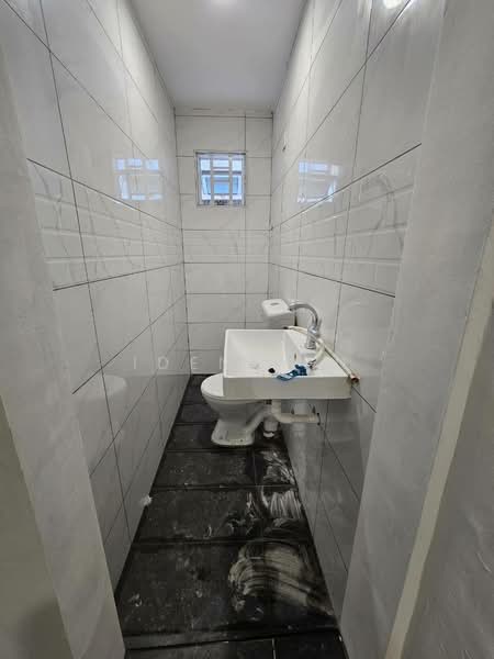 Rumah Teres 2-Tingkat untuk Dijual di Taman Sri Muhibbah (Kulai) - Iden Tan - Bathroom - PropertyGuru.com.my