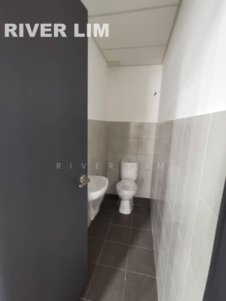 Semi-D Factory for Rent in Bukit Minyak (Penang) - River Lim - Bathroom - PropertyGuru.com.my