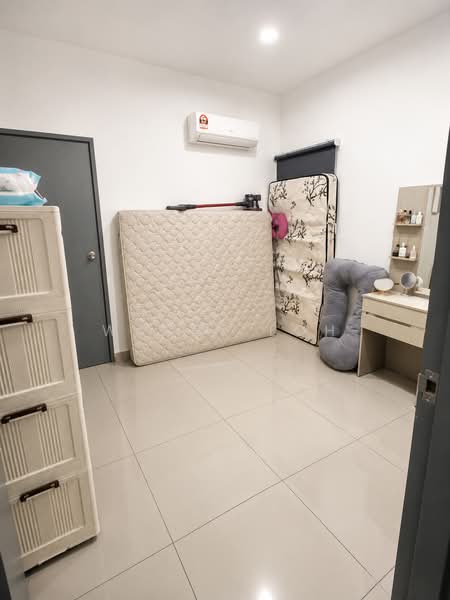 Kediaman Servis untuk Dijual di Metropol - Wayne Loh - Bedroom - PropertyGuru.com.my