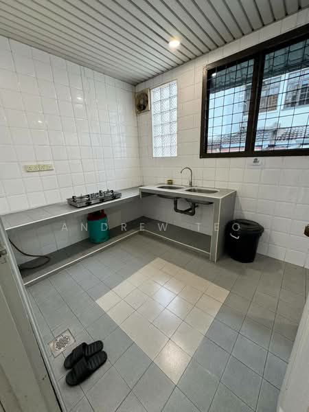 Rumah Teres 2-Tingkat untuk Dijual di Taman Molek (Johor Bahru) - Andrew Teo - Kitchen - PropertyGuru.com.my