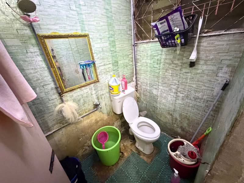 Rumah Teres 2-Tingkat untuk Dijual di Taman Desa Jaya (Johor Bahru) - Alen Tan - Bathroom - PropertyGuru.com.my