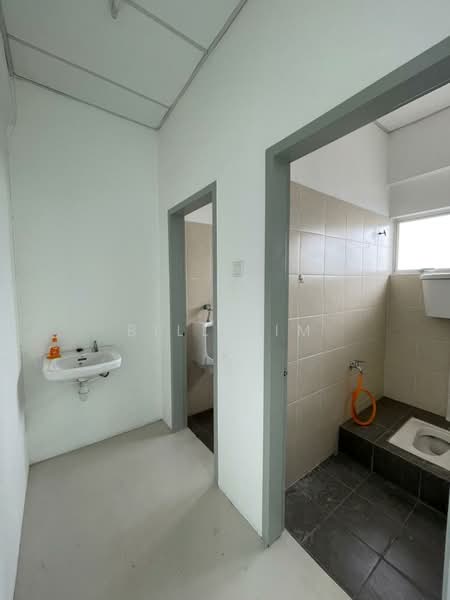 Shop / Office untuk Dijual di Bandar Puncak Alam (Puncak Alam) - Bill Lim - Bathroom - PropertyGuru.com.my