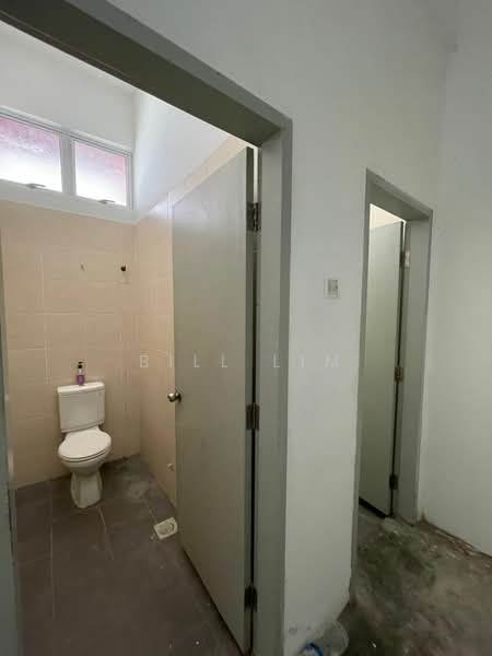 Shop / Office untuk Dijual di Bandar Puncak Alam (Puncak Alam) - Bill Lim - Bathroom - PropertyGuru.com.my