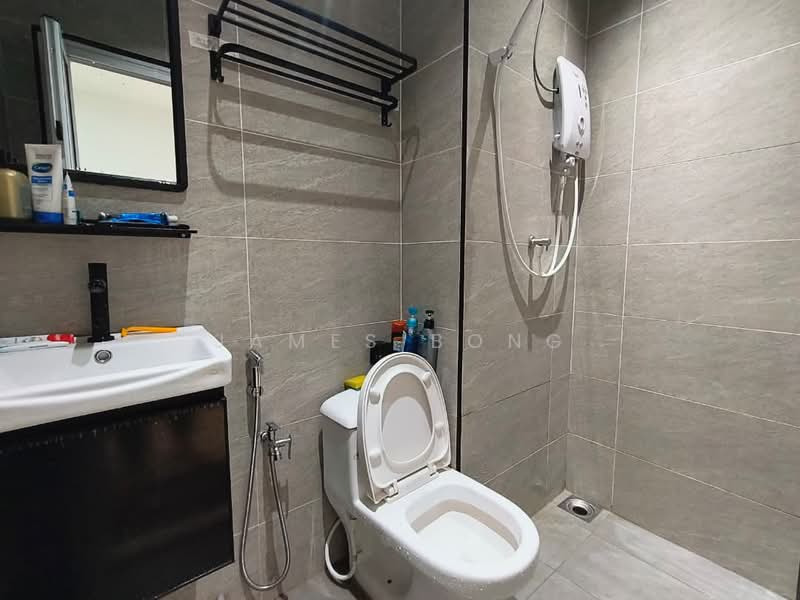 Pangsapuri untuk Disewa di D'Secret Garden (Pangsapuri Kempas Indah) - James Bong - Bathroom - PropertyGuru.com.my
