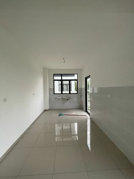 Townhouse for Sale in Eco Grandeur (Puncak Alam) - Bill Lim - Kitchen - PropertyGuru.com.my
