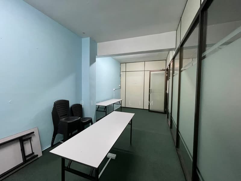 Shop / Office untuk Disewa di Bukit Rahman Putra (Sungai Buloh) - Bill Lim - Corridor - PropertyGuru.com.my