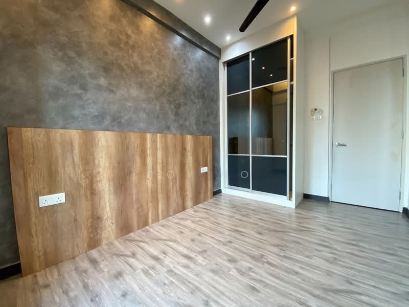 Kediaman Servis untuk Dijual di D'sands Residence - Roy Ho - Bedroom - PropertyGuru.com.my