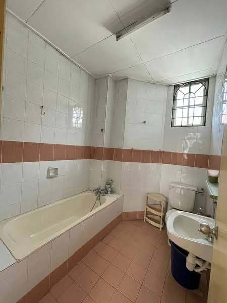 Bungalow House untuk Dijual di Saujana Akasia (Sungai Buloh) - Bill Lim - Bathroom - PropertyGuru.com.my